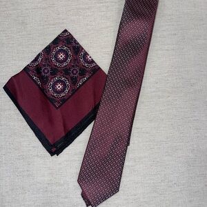 Brand New Men's Wearhouse Burgundy Tie and Pocket Square Set